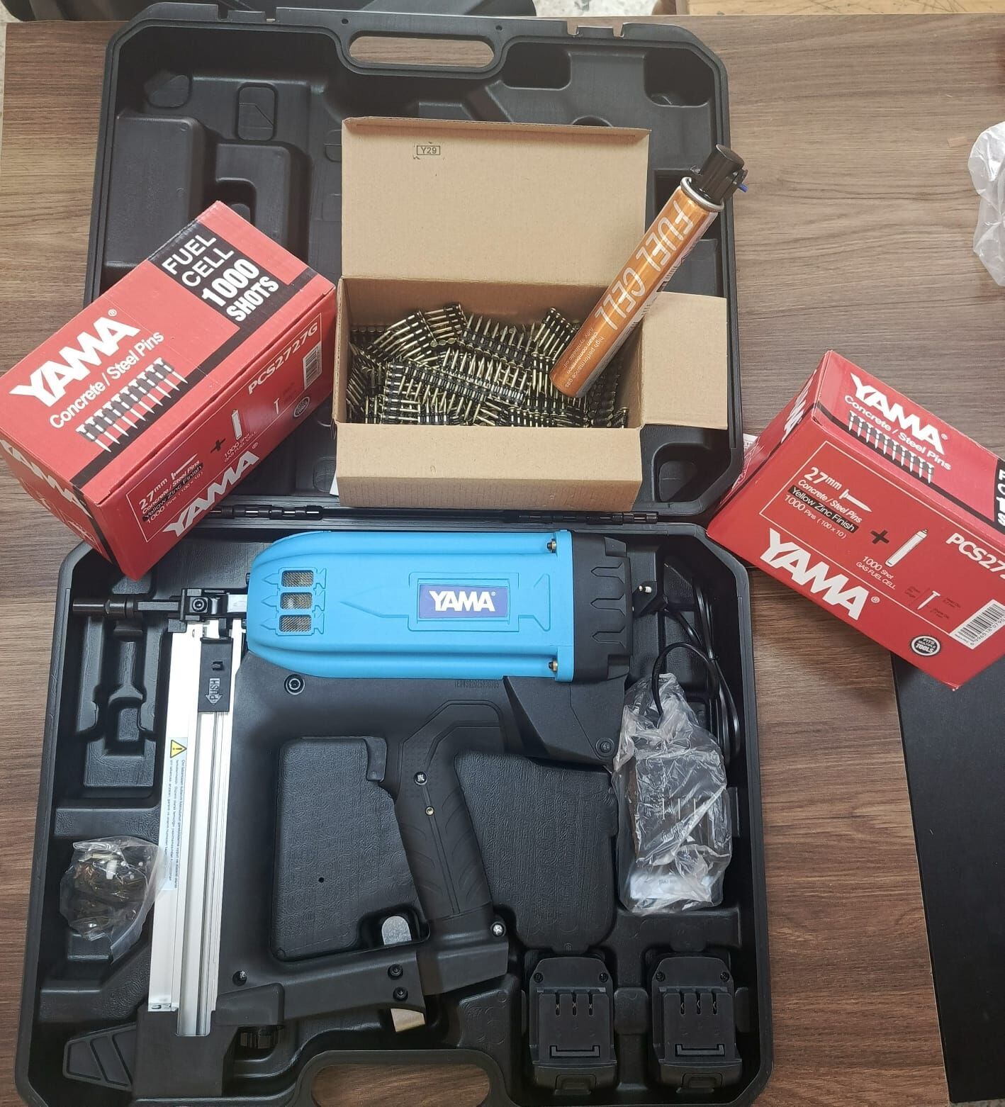 YAMA  Gazlı Çivi Çakma Tabancası ( +5 Paket Çivi )