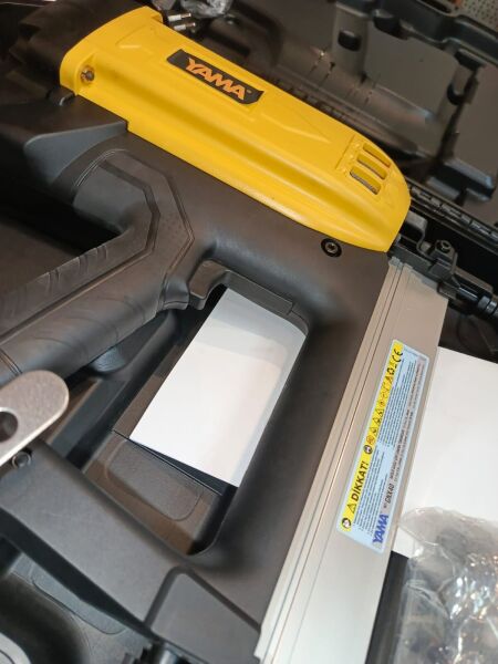 YAMA  Gazlı Çivi Çakma Tabancası ( +5 Paket Çivi )